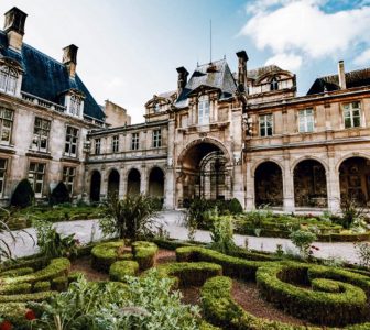 Le Marais District Guided Walking Tour – Private Tour in Russian