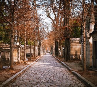 Pere Lachaise Cemetery Guided Walking Tour – Private Tour in Russian